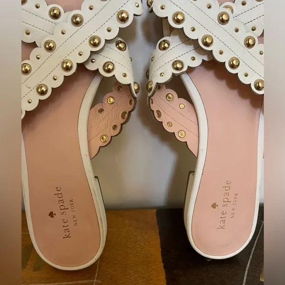 KATE SPADE White Leather Faye Sandals with Gold Bead Accents. Size 9. - Picture 4 of 8